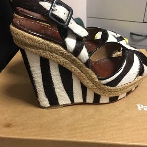 Beautiful Shoe the price to sell not taking any offer for now